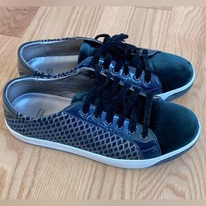 Johnston & Murphy Teal Green Velvet Sneakers Size 8